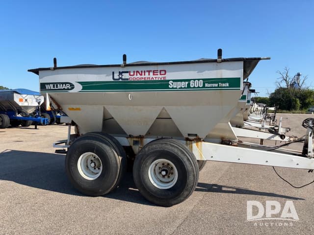Image of Willmar Super 600 equipment image 4
