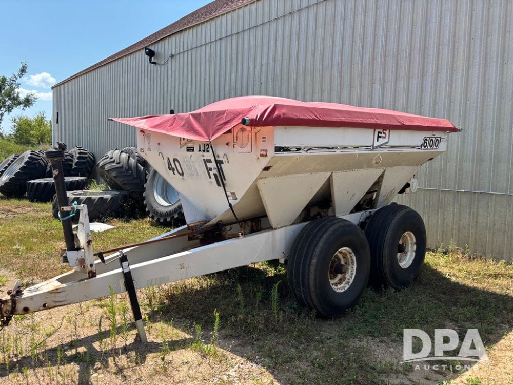 Willmar Super 600 Equipment Image0