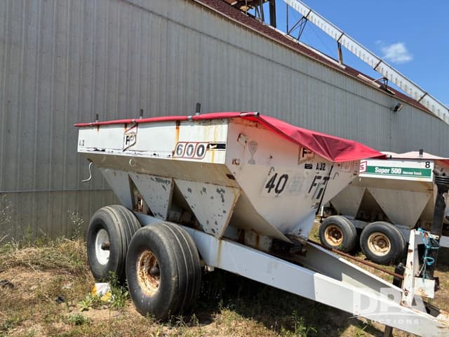 Image of Willmar Super 600 equipment image 4