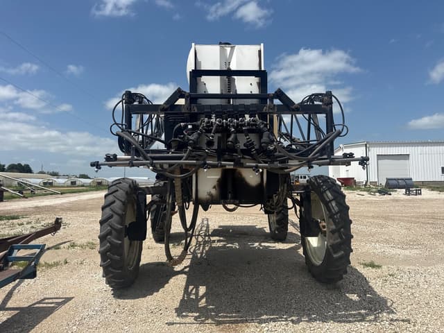 Image of Willmar 765HT equipment image 3