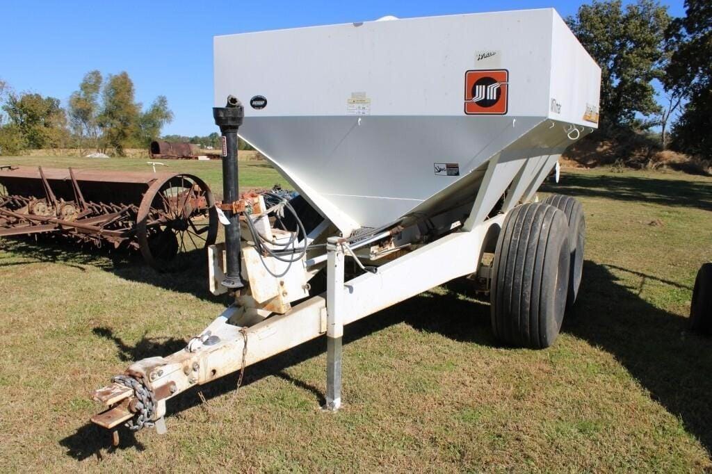 Willmar Super 800 Equipment Image0