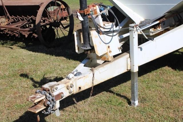 Image of Willmar Super 800 equipment image 2