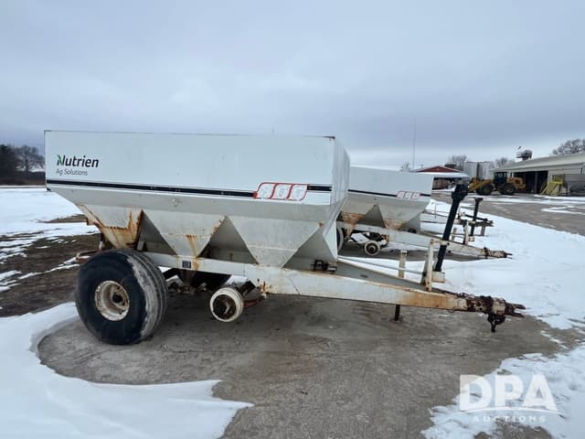 Image of Willmar 800 equipment image 1