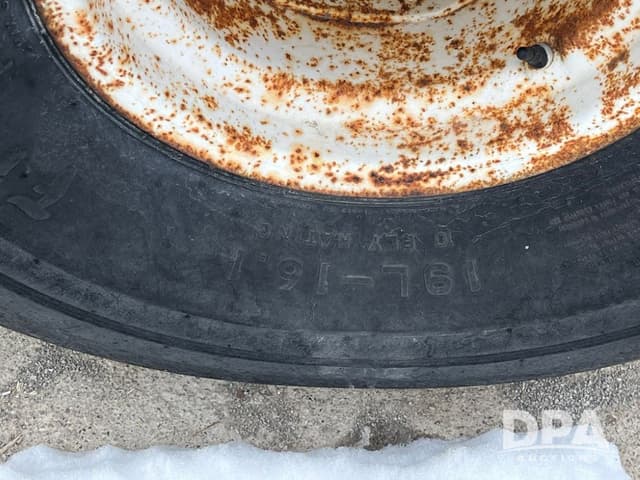 Image of Willmar 800 equipment image 4