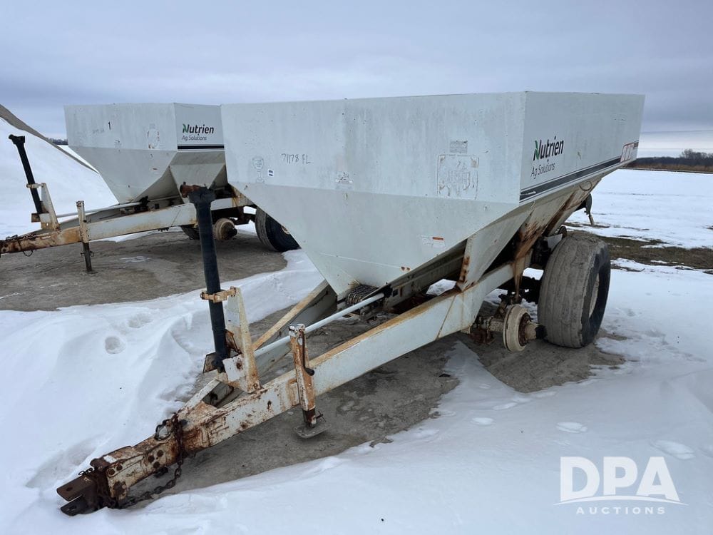 Willmar 800 Equipment Image0