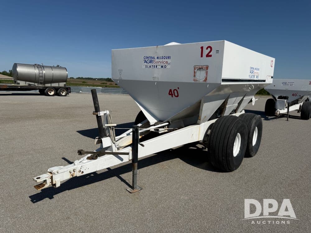 Willmar 800 Lot No. 144 Chemical Applicators For Sale with 8 T