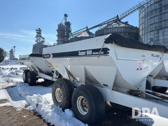 Image of Willmar Super 600 equipment image 4