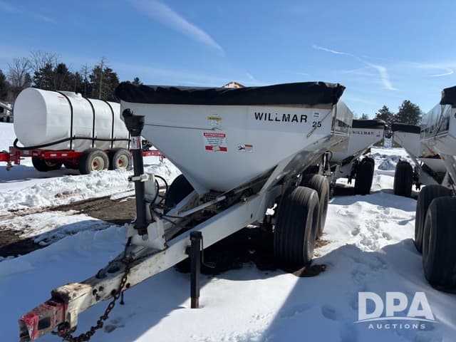 Image of Willmar Super 600 equipment image 1