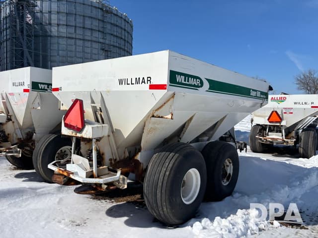 Image of Willmar Super 600 equipment image 3
