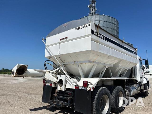 Image of Willmar Side Shooter 16 equipment image 3
