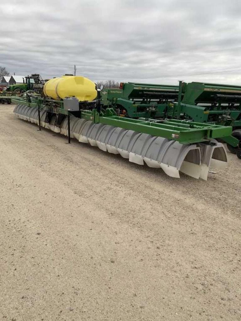 Willmar 642 Equipment Image0