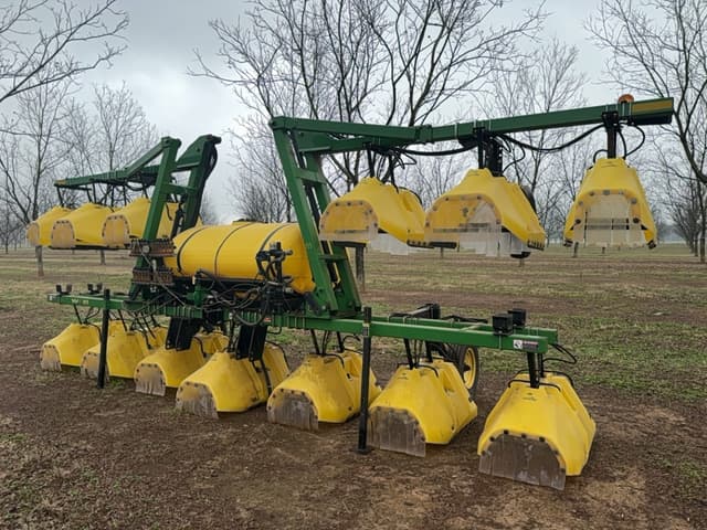 Image of Willmar 915 equipment image 1