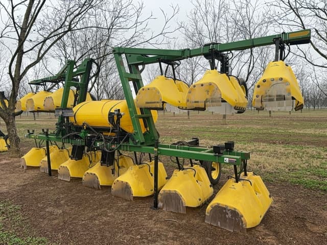 Image of Willmar 915 equipment image 3