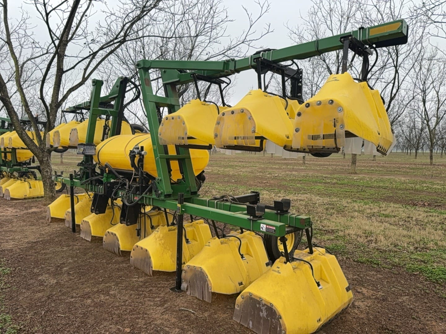 Willmar 915 Equipment Image0