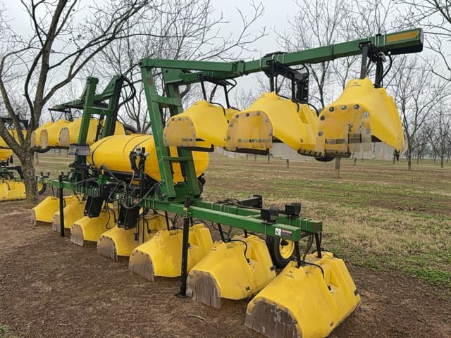 Image of Willmar 915 equipment image 1