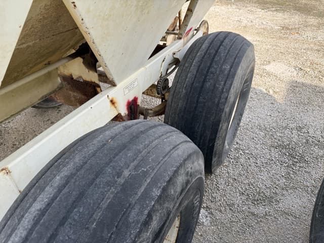 Image of Willmar Super 600 equipment image 2