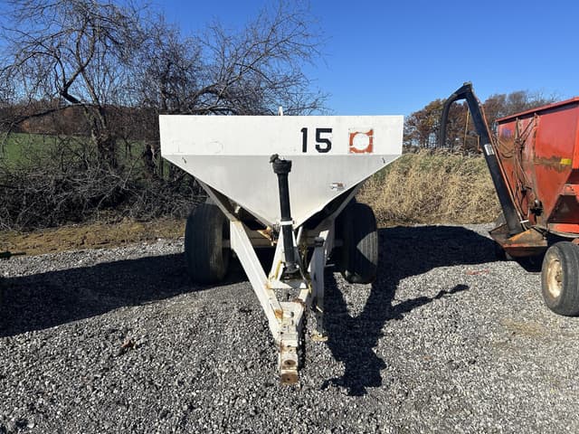 Image of Willmar Super 600 equipment image 1