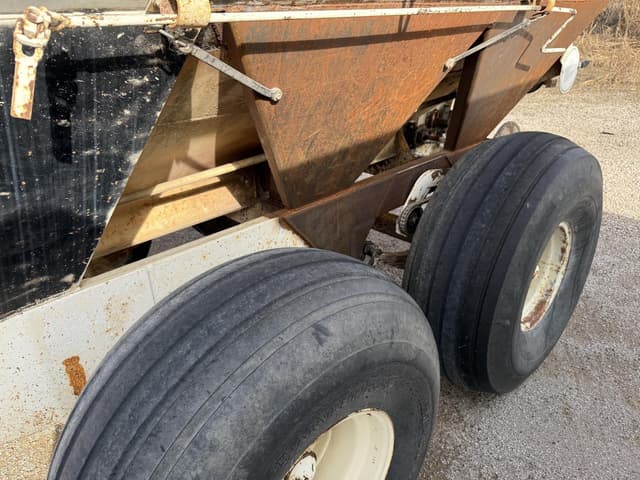 Image of Willmar Super 600 equipment image 1