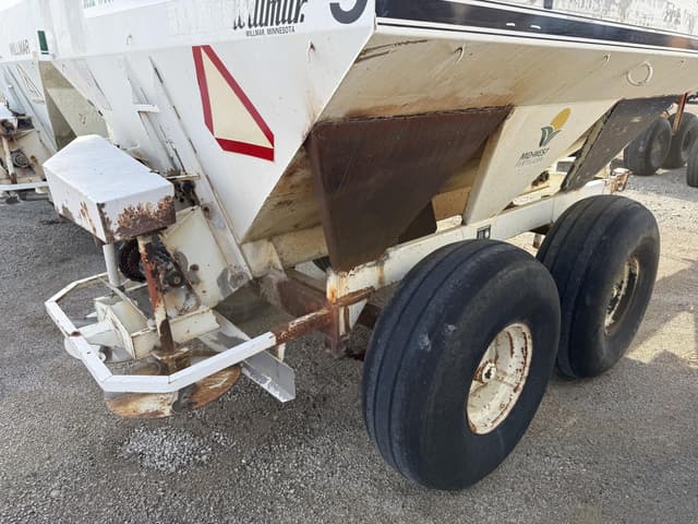 Image of Willmar Super 600 equipment image 4