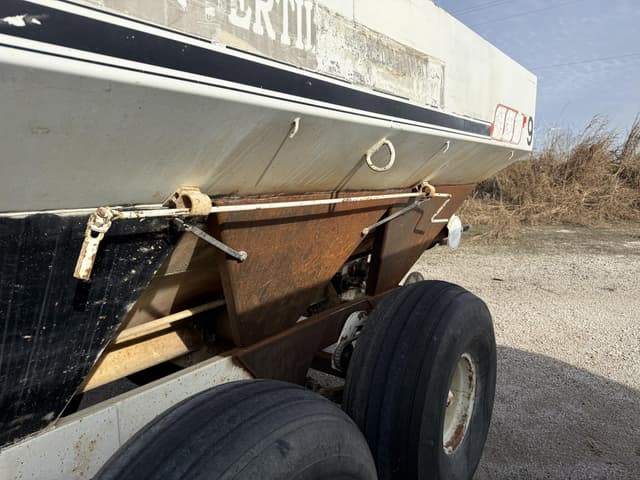 Image of Willmar Super 600 equipment image 2