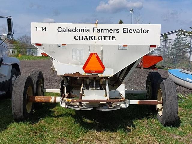 Image of Willmar Super 600 equipment image 4