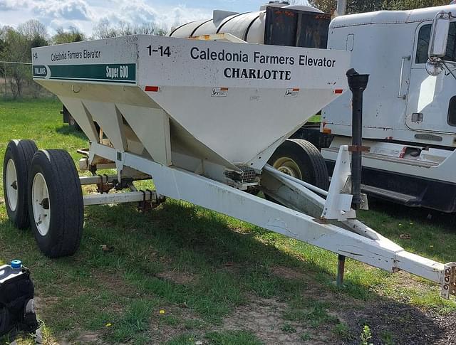 Image of Willmar Super 600 equipment image 1