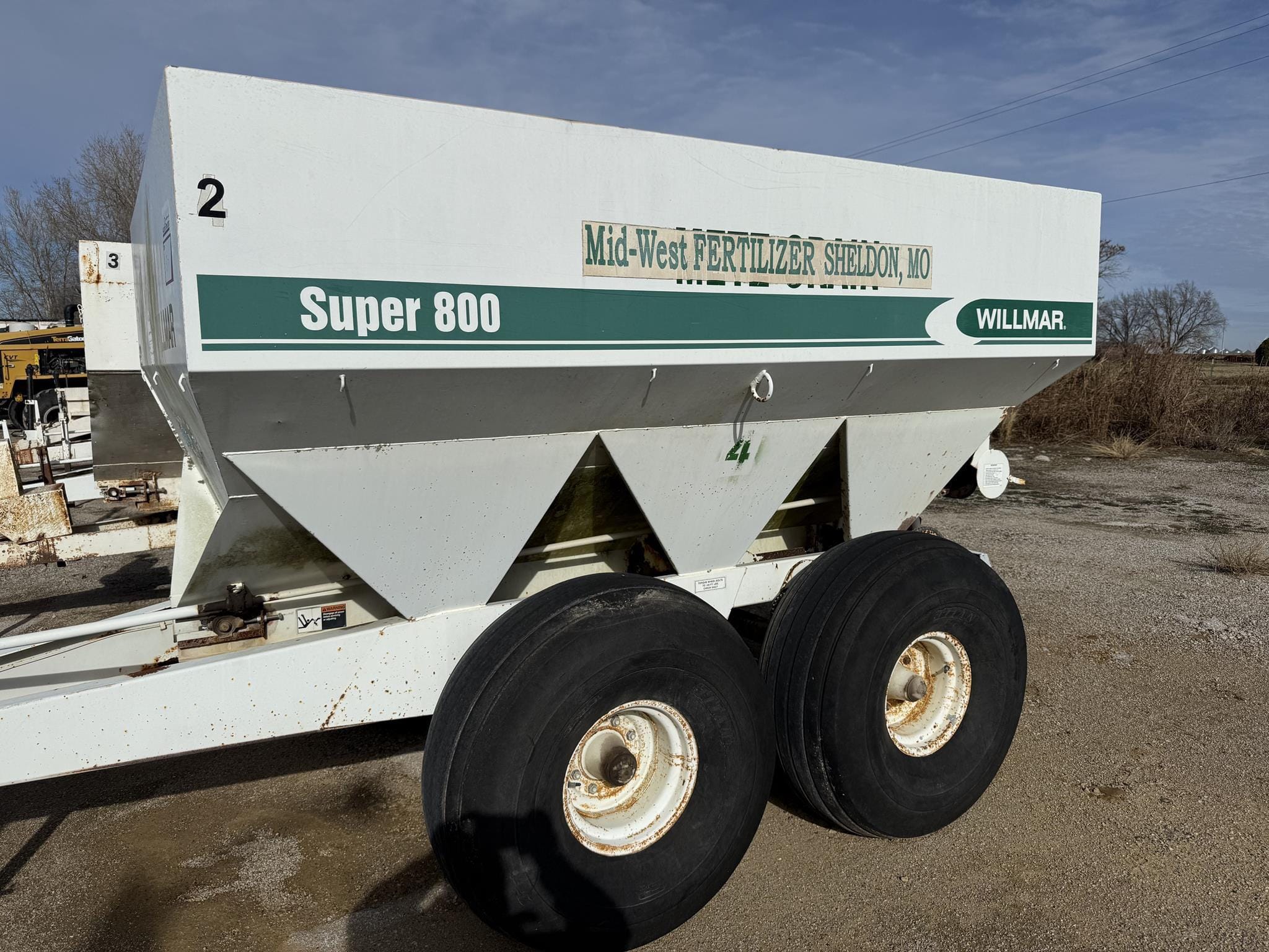 Willmar Super 800 Equipment Image0