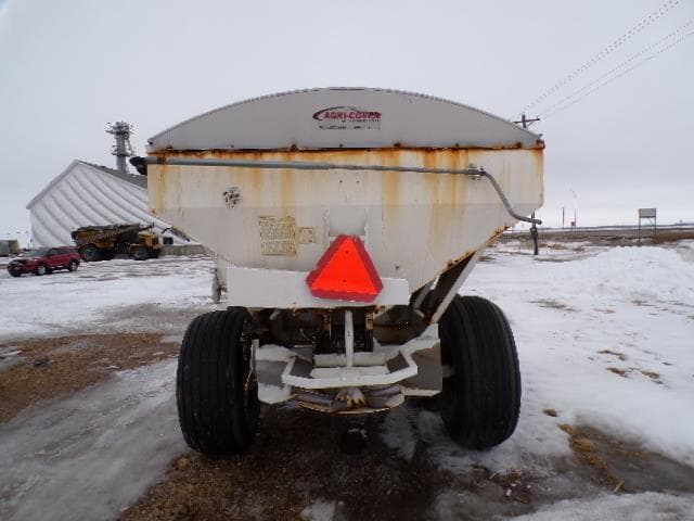 Image of Willmar Super 800 equipment image 4