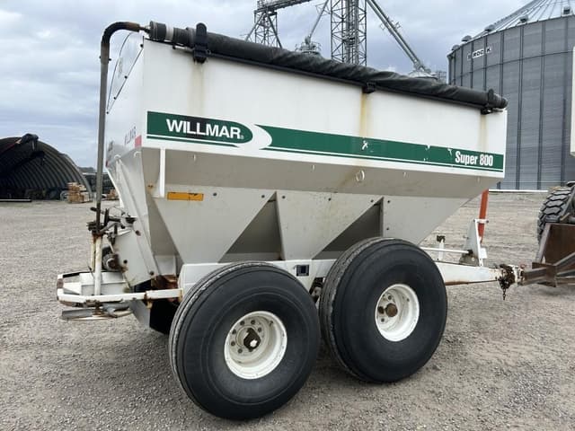 Image of Willmar Super 800 equipment image 4