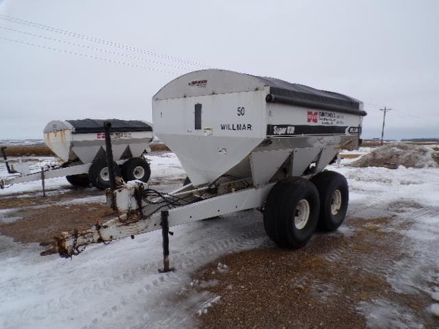 Image of Willmar Super 800 equipment image 1