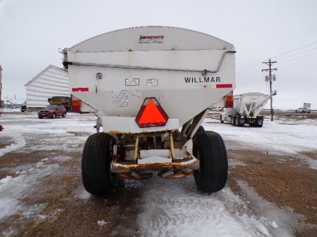 Image of Willmar Super 800 equipment image 4