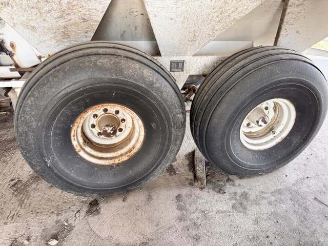 Image of Willmar 800 equipment image 2