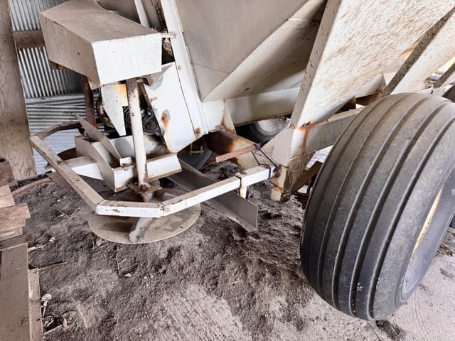 Image of Willmar 800 equipment image 4