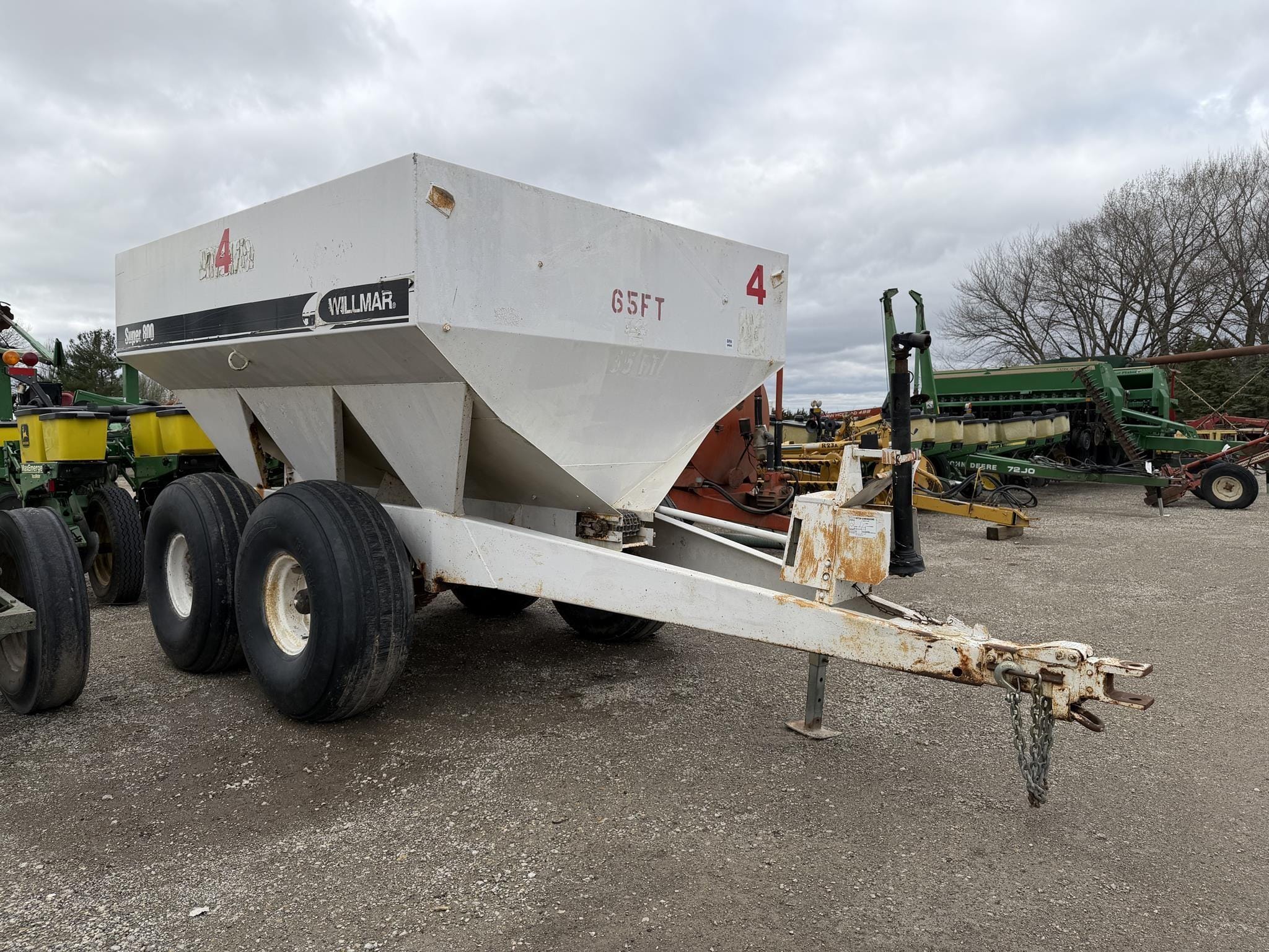 Willmar Super 800 Equipment Image0