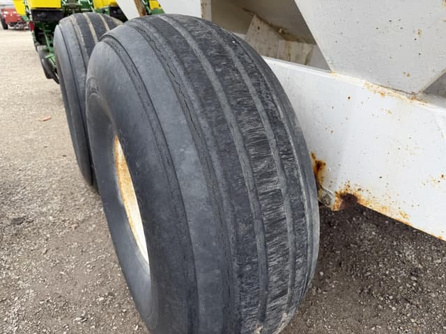 Image of Willmar Super 800 equipment image 3