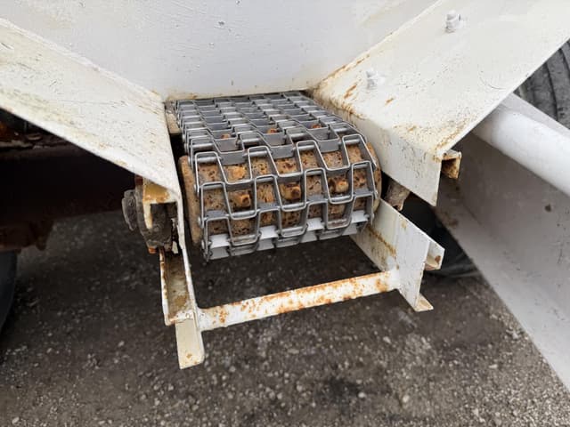 Image of Willmar Super 800 equipment image 2