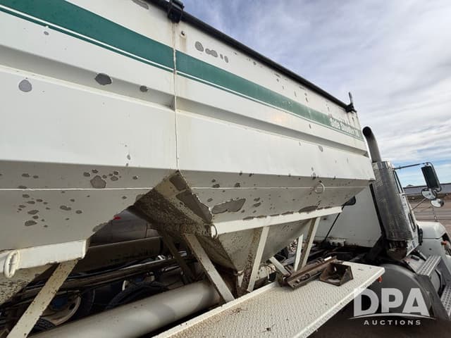 Image of Willmar Side Shooter 16 equipment image 3