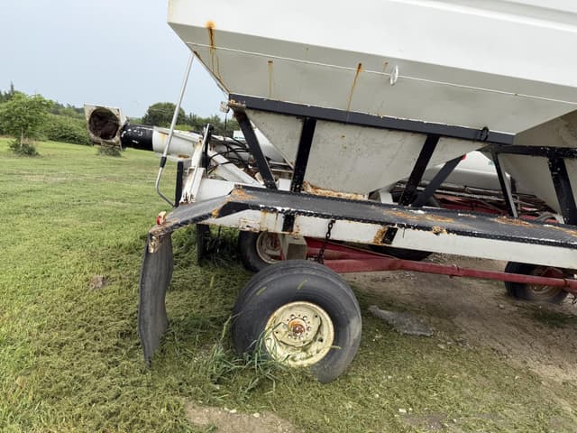 Image of Willmar Side Shooter 16 equipment image 4