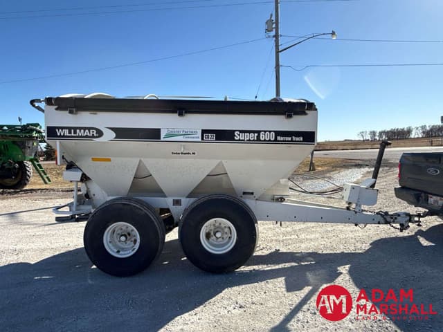 Image of Willmar Super 600 equipment image 2