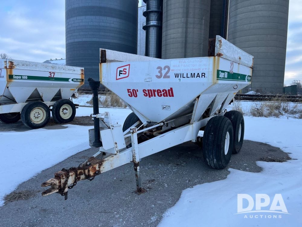 Willmar Super 600 Equipment Image0