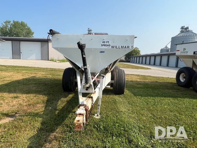 Image of Willmar Super 600 equipment image 1