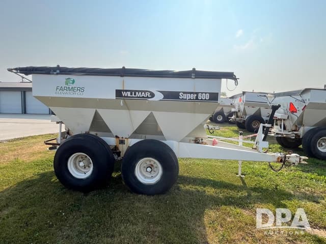 Image of Willmar Super 600 equipment image 3