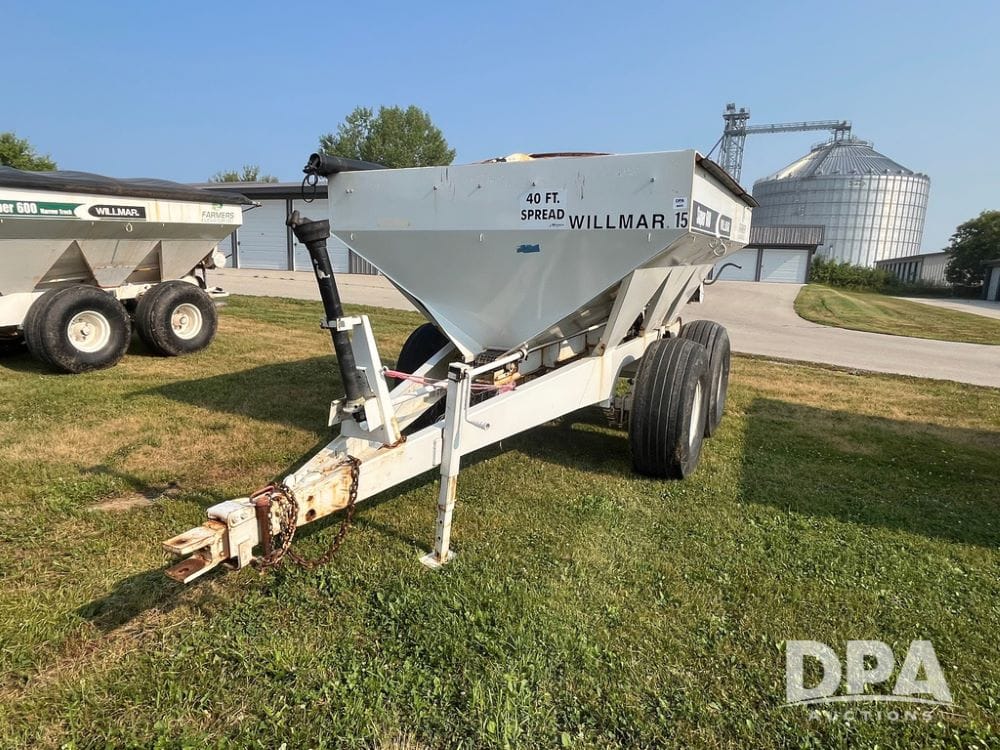 Willmar Super 600 Equipment Image0