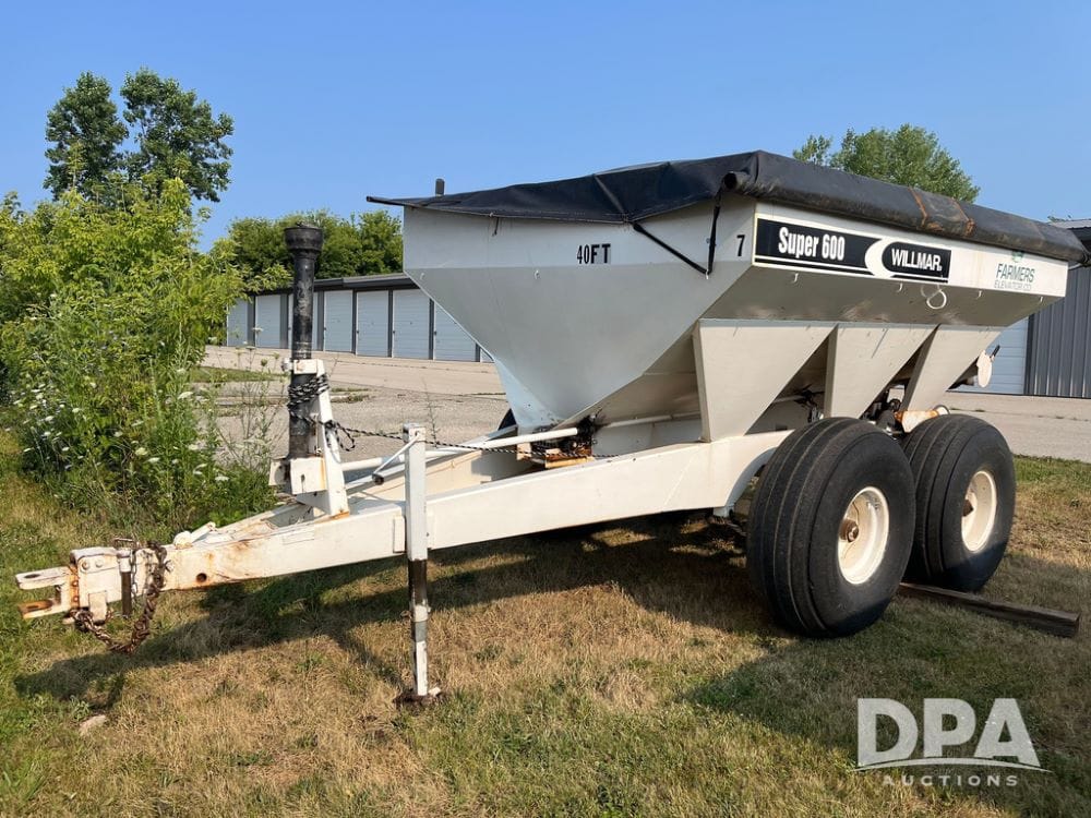 Willmar Super 600 Equipment Image0