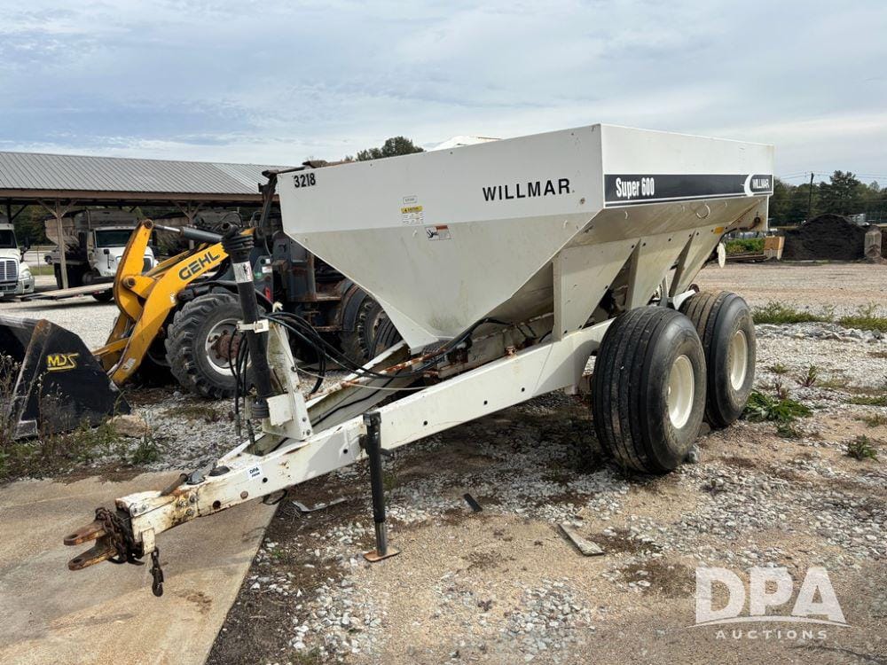 Willmar Super 600 Equipment Image0