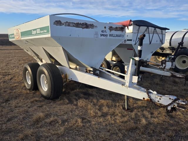 Image of Willmar Super 600 equipment image 1