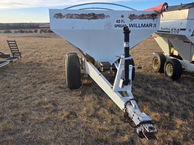 Image of Willmar Super 600 equipment image 2