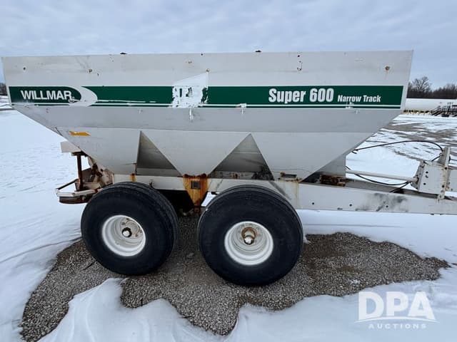 Image of Willmar Super 600 equipment image 1