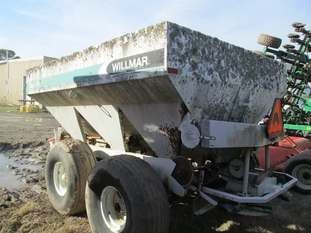 Image of Willmar Super 600 equipment image 3