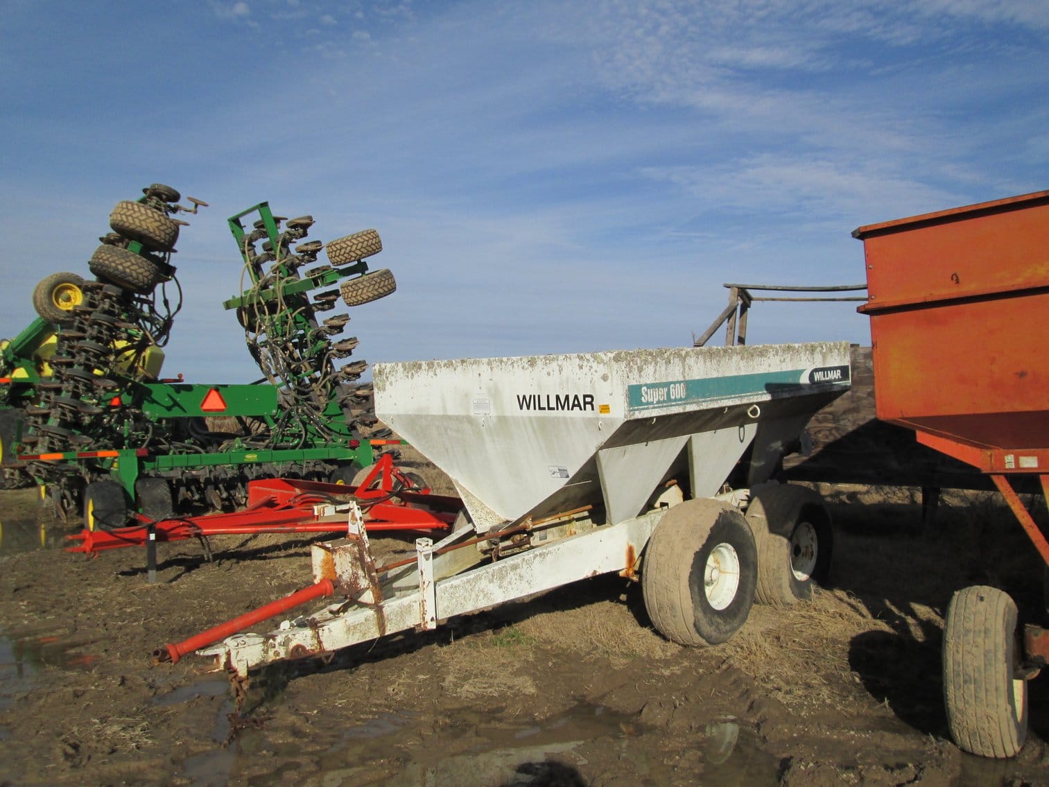 Willmar Super 600 Equipment Image0